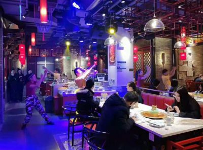 吃火鍋千萬別把毛肚倒進鍋內(nèi)煮，燙著吃才更脆！