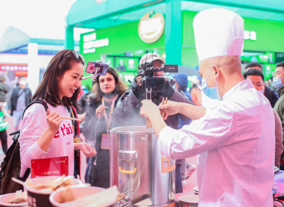 朝天門火鍋培訓中心，為加盟店培訓專業(yè)化人才！