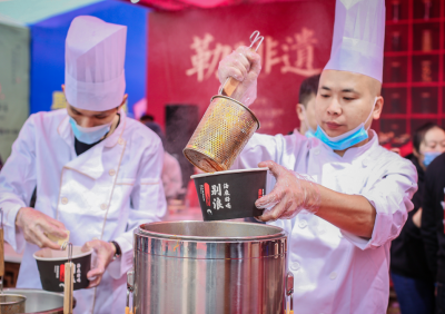 來朝天門吃火鍋，才是節(jié)假日的正確打開方式！