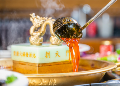 重慶老火鍋加盟店靠什么吸引顧客？