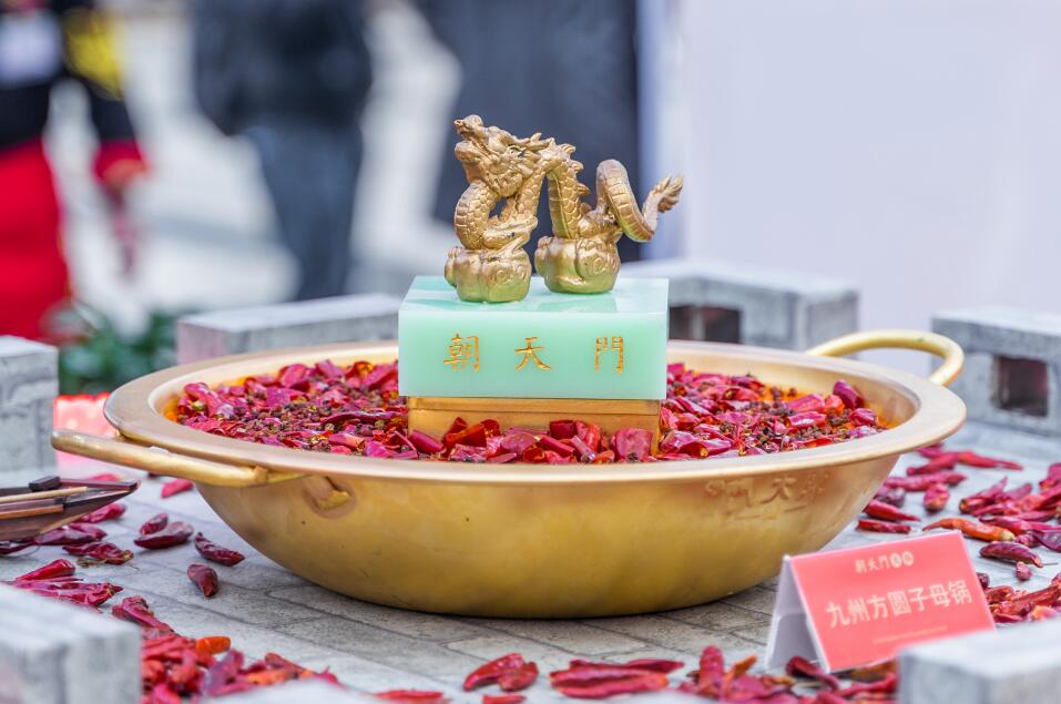 80萬開火鍋店加盟好還是自己開店好？