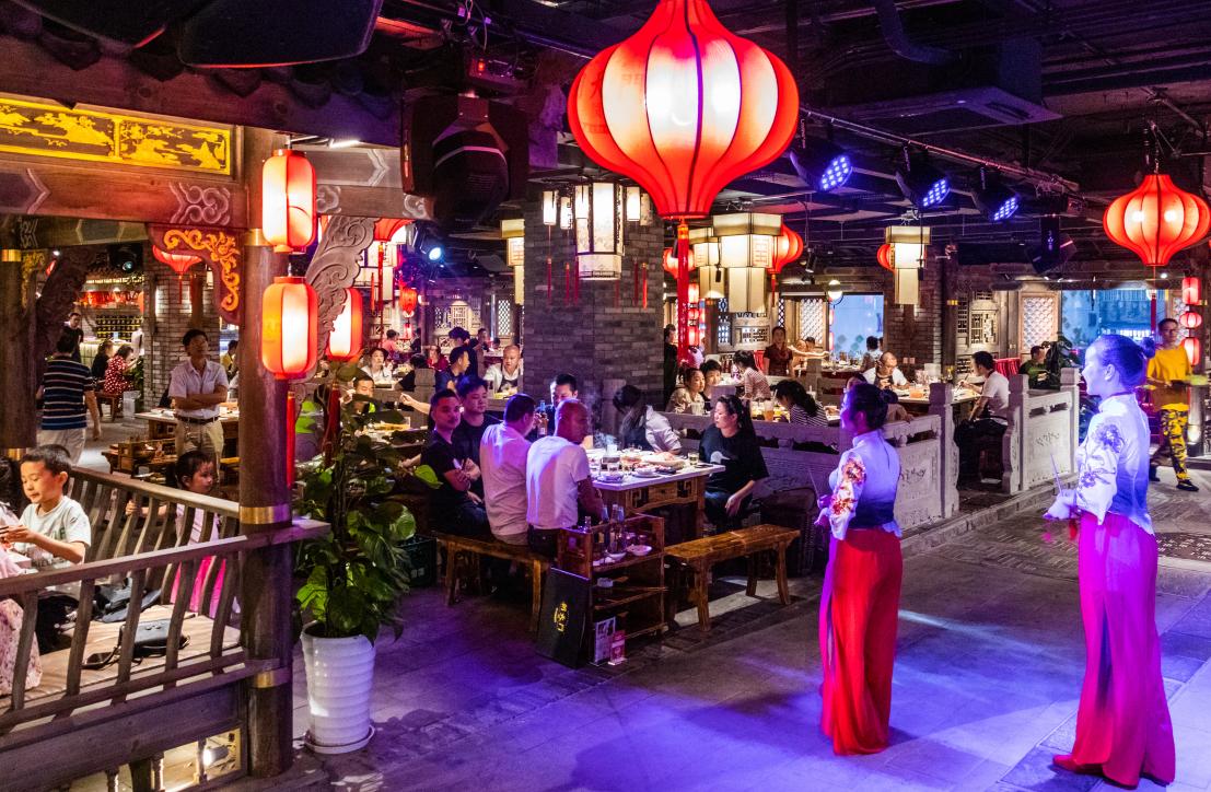 黑河開火鍋加盟店，選明星店還是老品牌？