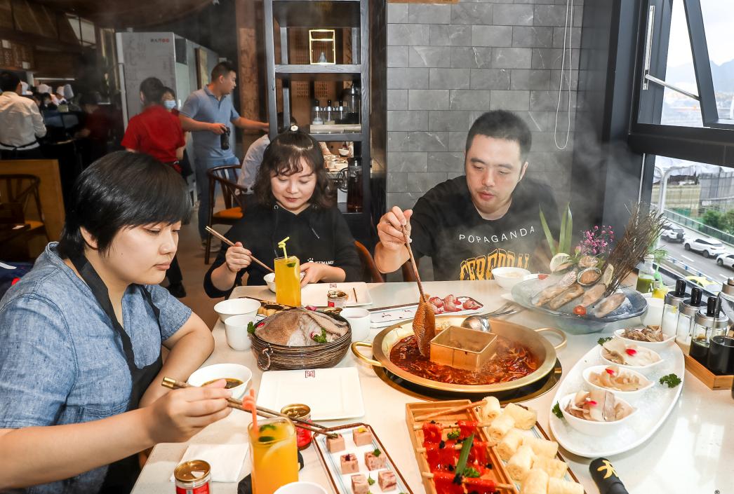 桂林開火鍋加盟店，如何才能擁有穩(wěn)定的客源？