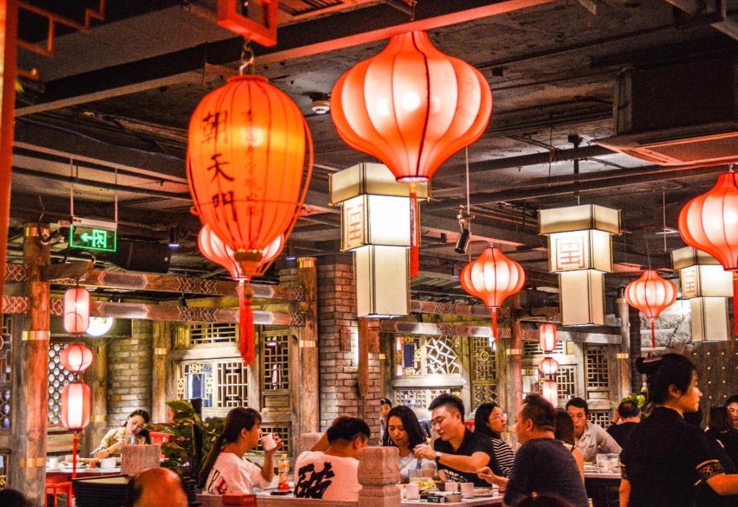 百色開火鍋加盟店，如何提高前廳服務(wù)水平？