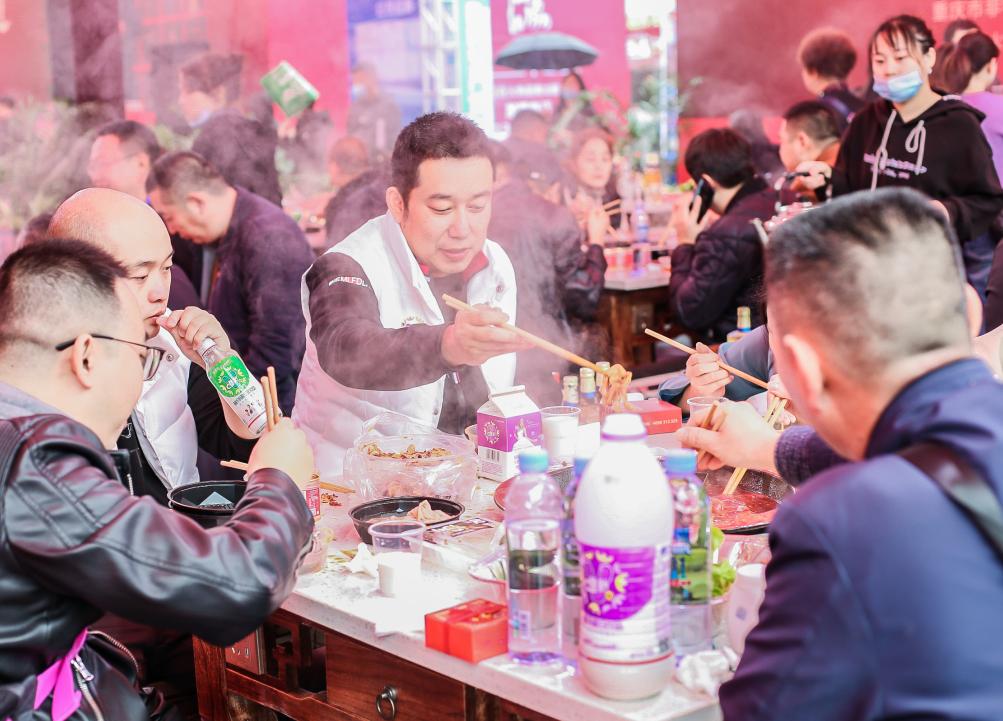 加盟朝天門火鍋如何？營運(yùn)部提供全程保姆式扶持！