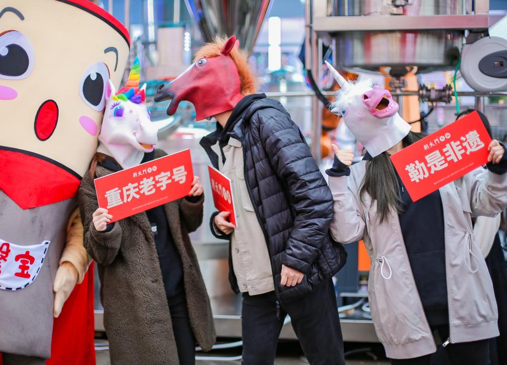 唱歌、換裝、劇本殺，火鍋店們玩起了哪些“跨界”？