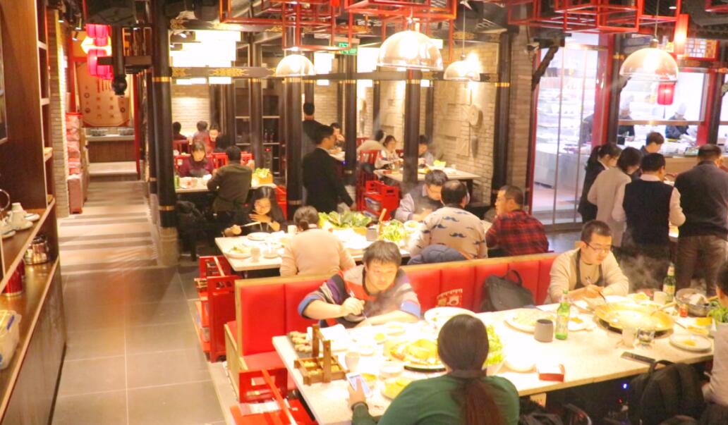 招5個服務員，可以開一家重慶火鍋店？