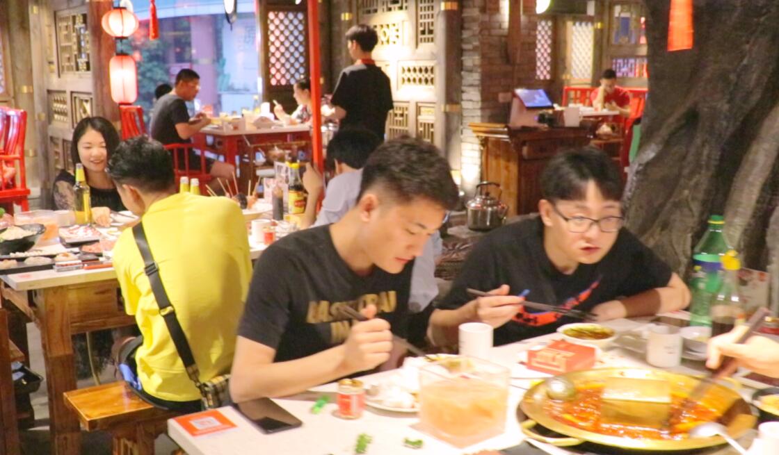 重慶火鍋，推出低價套餐，生意是否好？