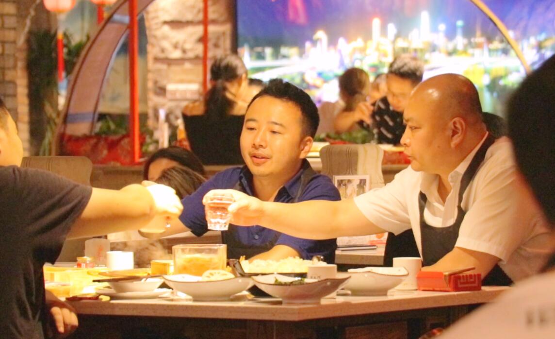 火鍋店選址在巷子里，如何招攬生意？